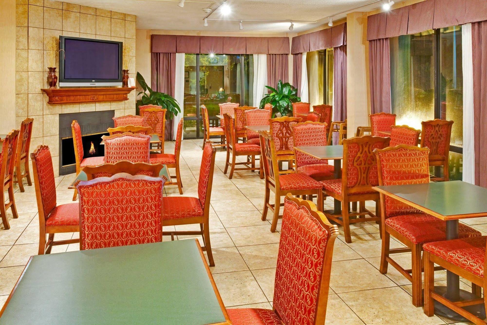 Holiday Inn Express Memphis Medical Center - Midtown By Ihg Exteriör bild